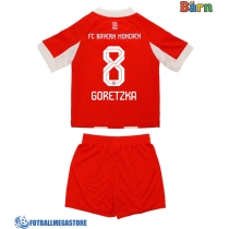 Fotballdrakt Barn Bayern Munich Leon Goretzka #8 Hjemmedraktsett 2025-26 Kortermet (+ Korte bukser)